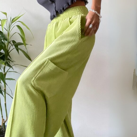 UO Drapey Corduroy Wide Leg Pull-On Pant - Picture 2 of 2